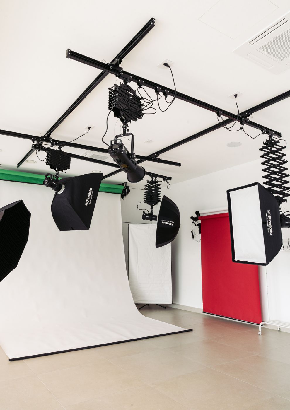 Sala pose